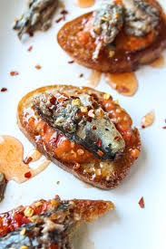 Sardinas brisling dulces picantes, Cont. 106 g