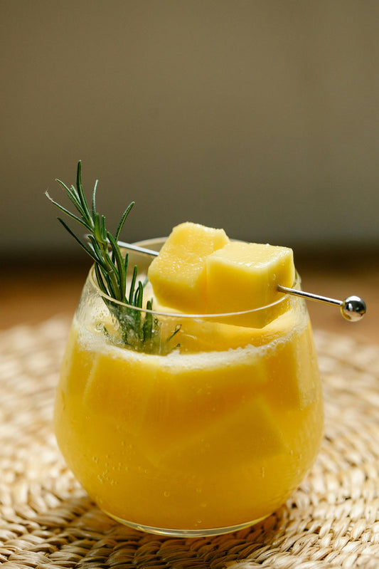 Coctel de mermelada de mango y mezcal